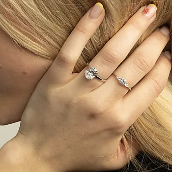 Bilde nummer 2 av Lumi ring i 925 sølv med zirkonia