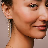 Bilde nummer 2 av Tide øredobber i 925 forgylt sølv med ferskvannsperler