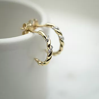 Bilde nummer 3 av Pan Jewelry, Øredobber i 585 gult gull med diamanter 0,02 ct