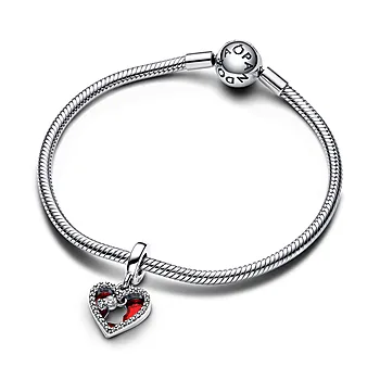 Bilde nummer 4 av Pandora Moments, Charm i 925 sølv med rødt hjerte og nøkkelhull