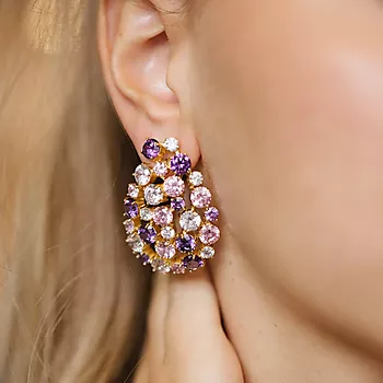Bilde nummer 2 av Janne Formoe by Pan Jewelry, Store øredobber i 925 forgylt sølv med lilla, rosa og hvit zirkonia