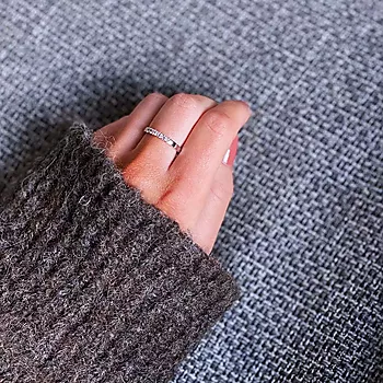 Bilde nummer 4 av Pan Jewelry, Lady alliansering i 585 hvitt gull med diamant 0,15 ct TWSI