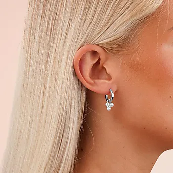 Bilde nummer 2 av Eira øreringer i messing med perler