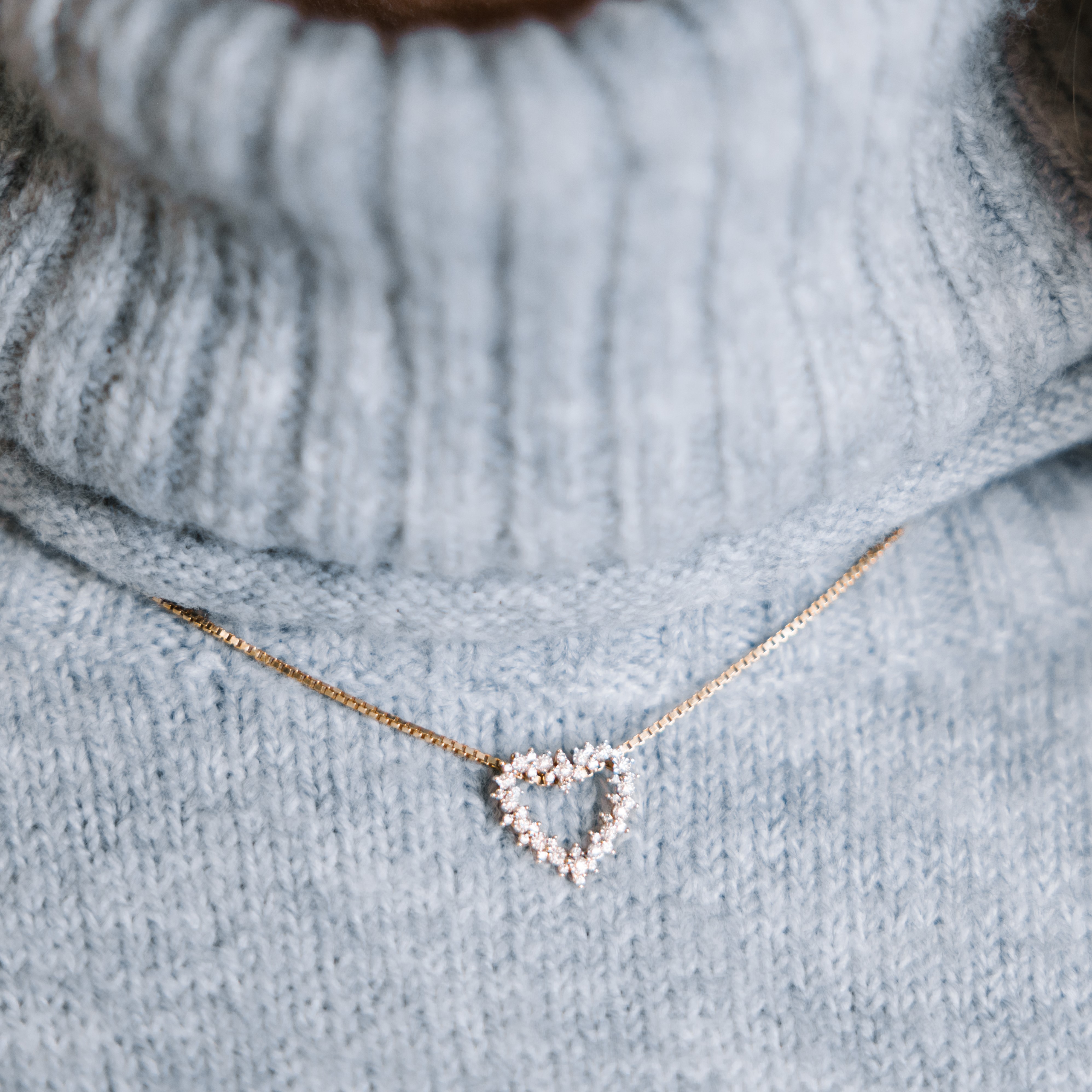Bilde nummer 2 av Laura smykke i 585 gult gull med diamanter 0,18 ct