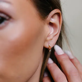 Bilde nummer 3 av Pan Jewelry, Øreringer i forgylt 925 sølv med champagnefarget zirkonia