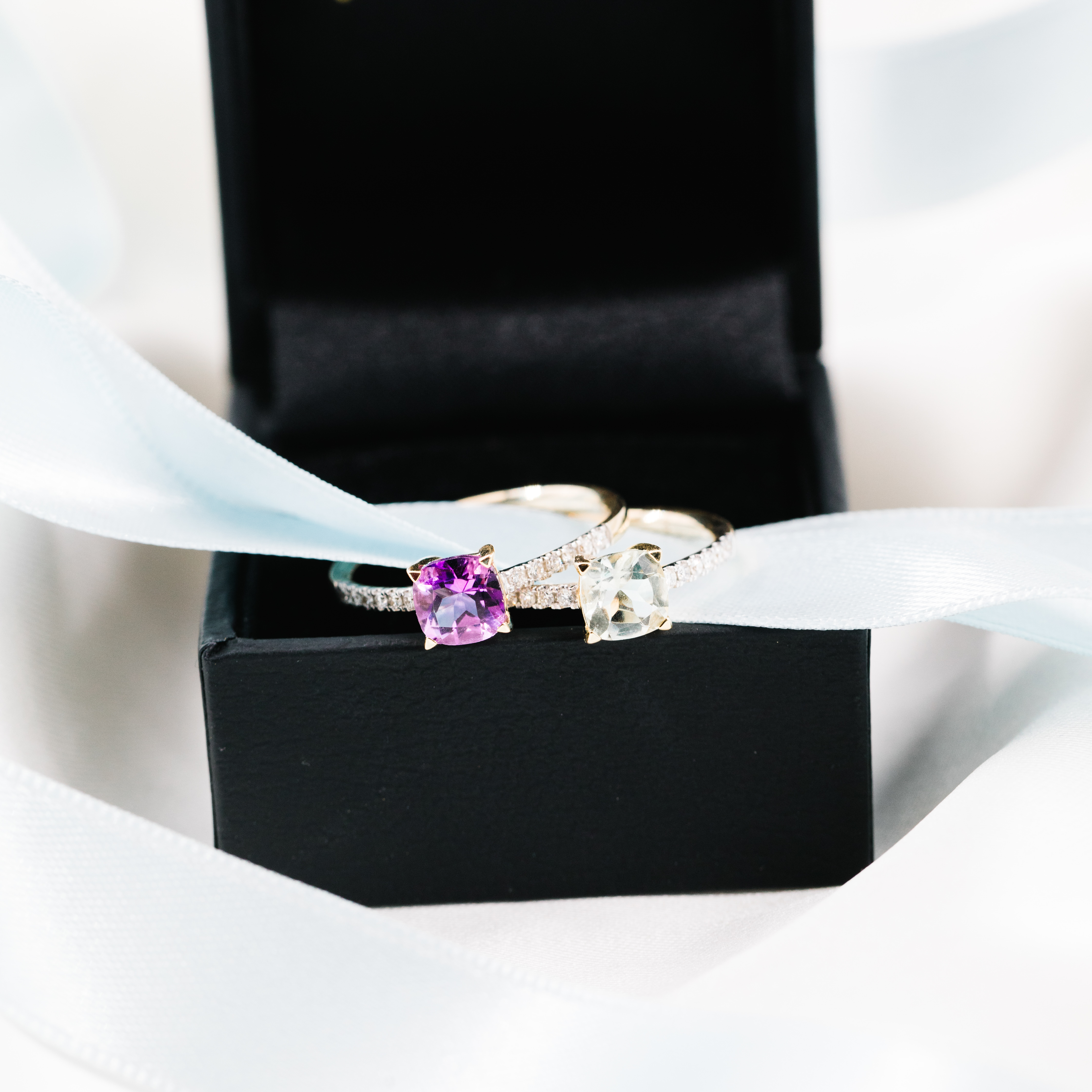 Bilde nummer 4 av Aurora diamantring i 585 gult gull med diamanter 0,10 ct og ametyst
