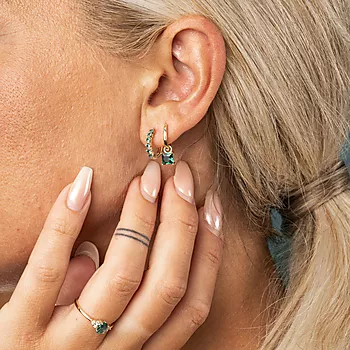 Bilde nummer 2 av Pan Jewelry, Øreringer i forgylt sølv med grønn zirkonia