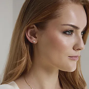 Bilde nummer 2 av Vida diamantøredobber i 585 gult gull 0,60 ct