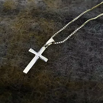 Bilde nummer 2 av Pan Jewelry, Anheng i 585 gult gull med kors