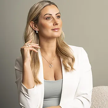 Bilde nummer 3 av Pan Jewelry, Swan tail ring i 925 rhodinert sølv med hvite zirkonia